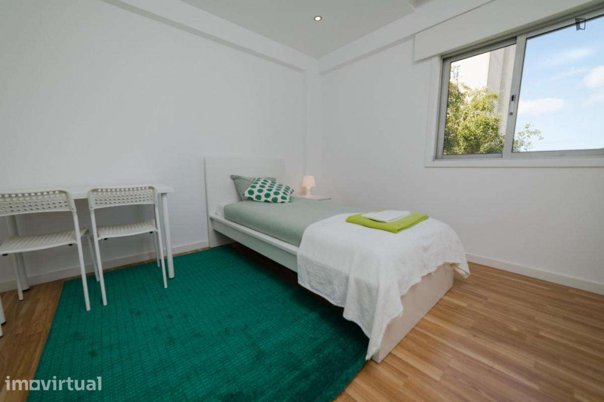 Quarto - localizado em Paranhos Porto - Grande imagem: 2/20