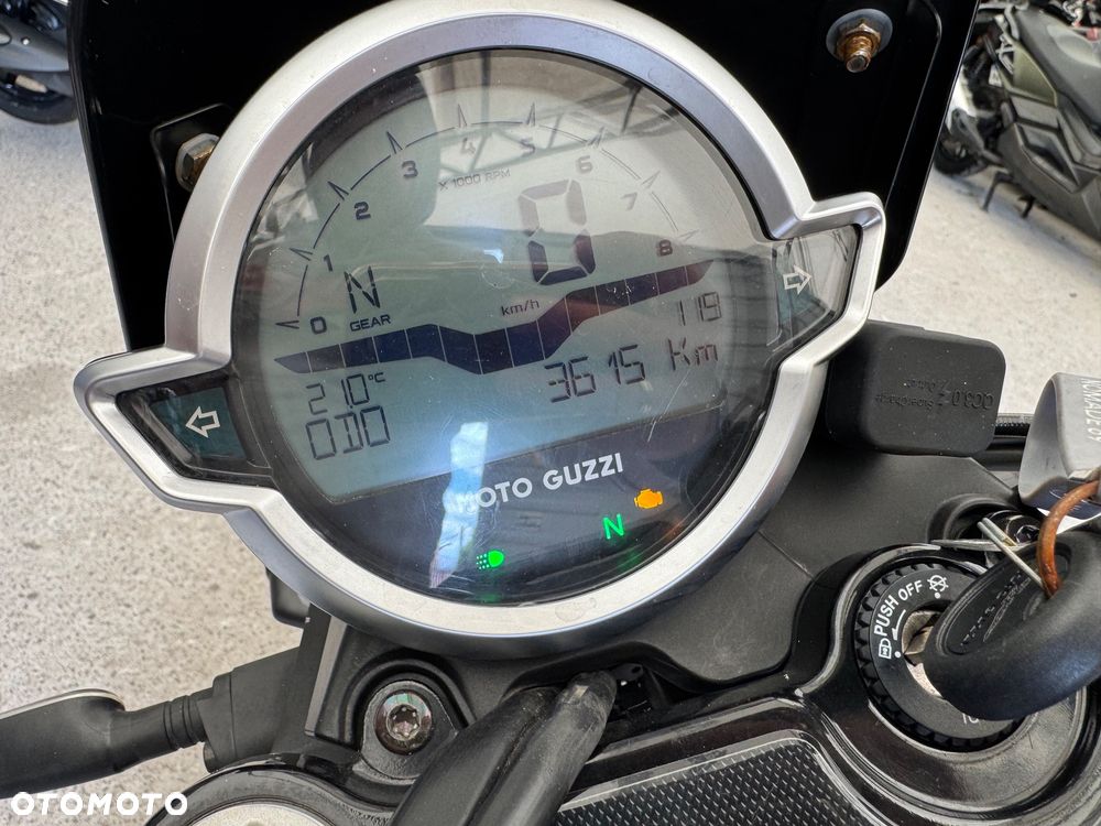 Moto Guzzi V85 - 25
