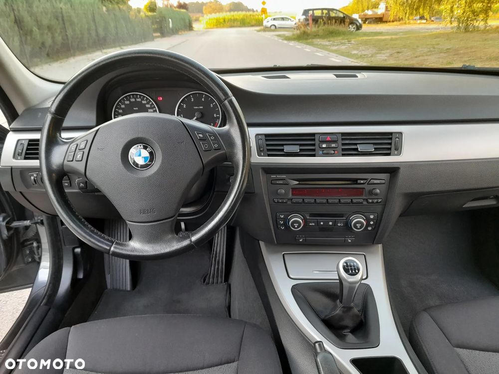 BMW Seria 3 318i - 8