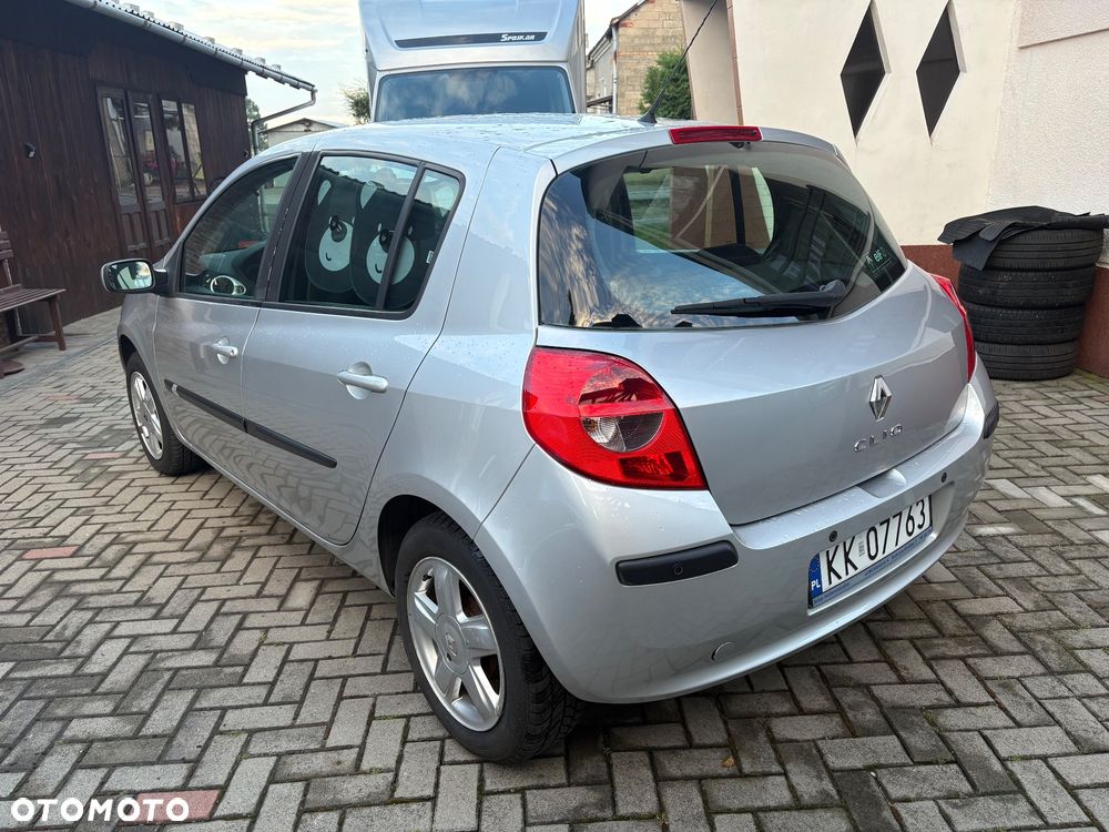 Renault Clio 1.2 16V Emotion - 4