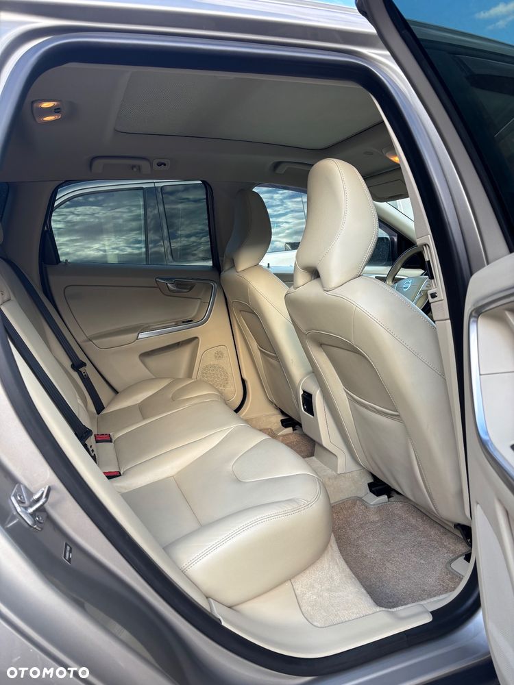 Volvo XC 60 B5 B AWD Essential - 15