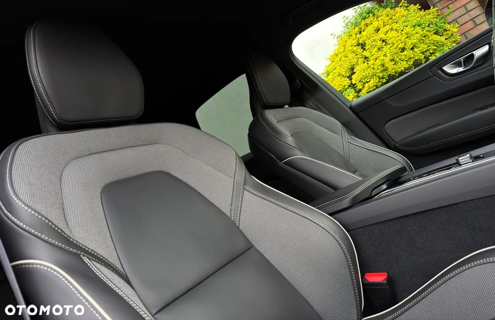 Volvo XC 60 B5 B AWD Geartronic RDesign - 9