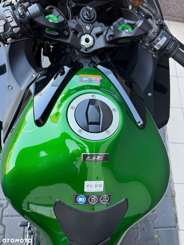Kawasaki H2 - 10