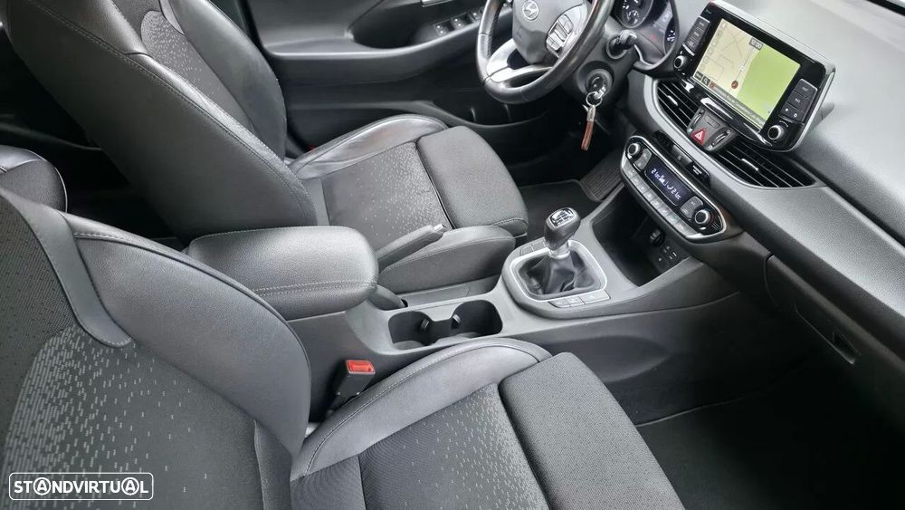 Hyundai i30 Fastback - 36