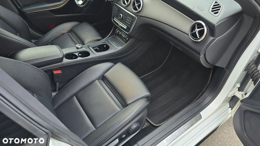 Mercedes-Benz CLA 250 4Matic 7G-DCT AMG Line - 26