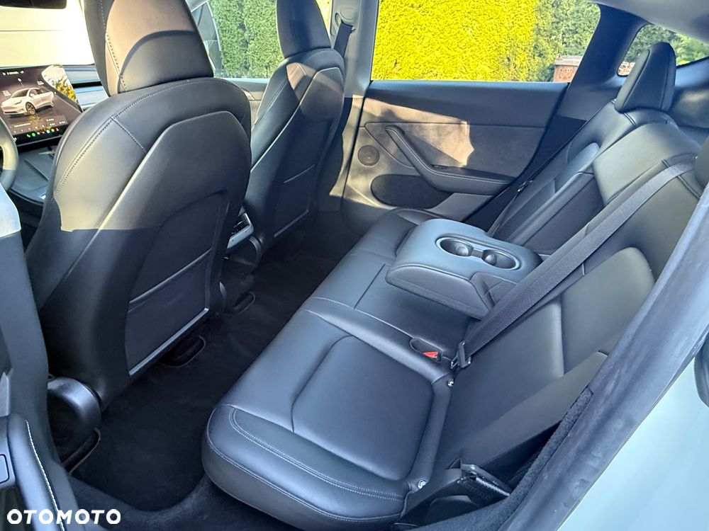 Tesla Model Y - 19