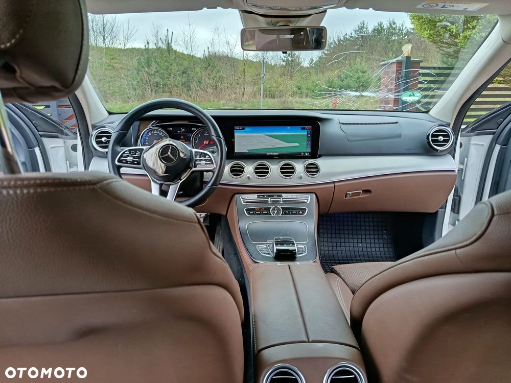 Mercedes-Benz Klasa E 220 d 9G-TRONIC - 27