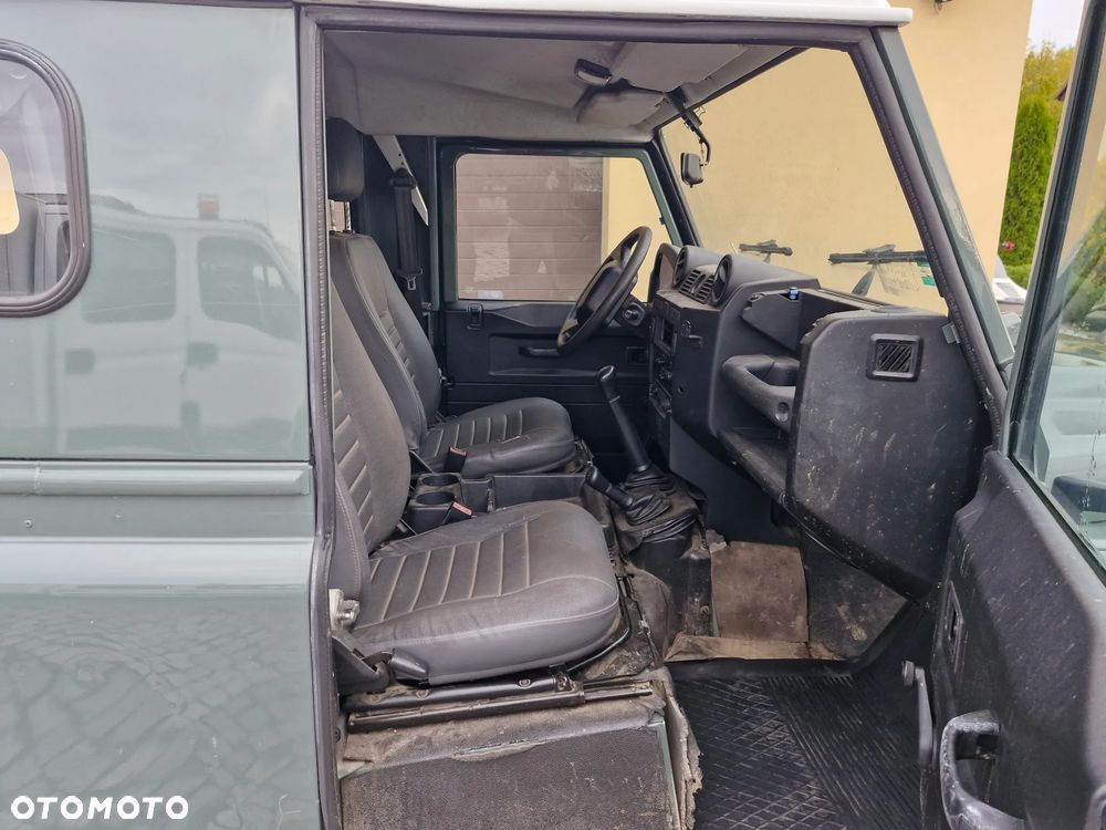 Land Rover Defender - 8