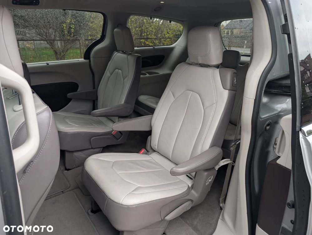 Chrysler Pacifica - 9