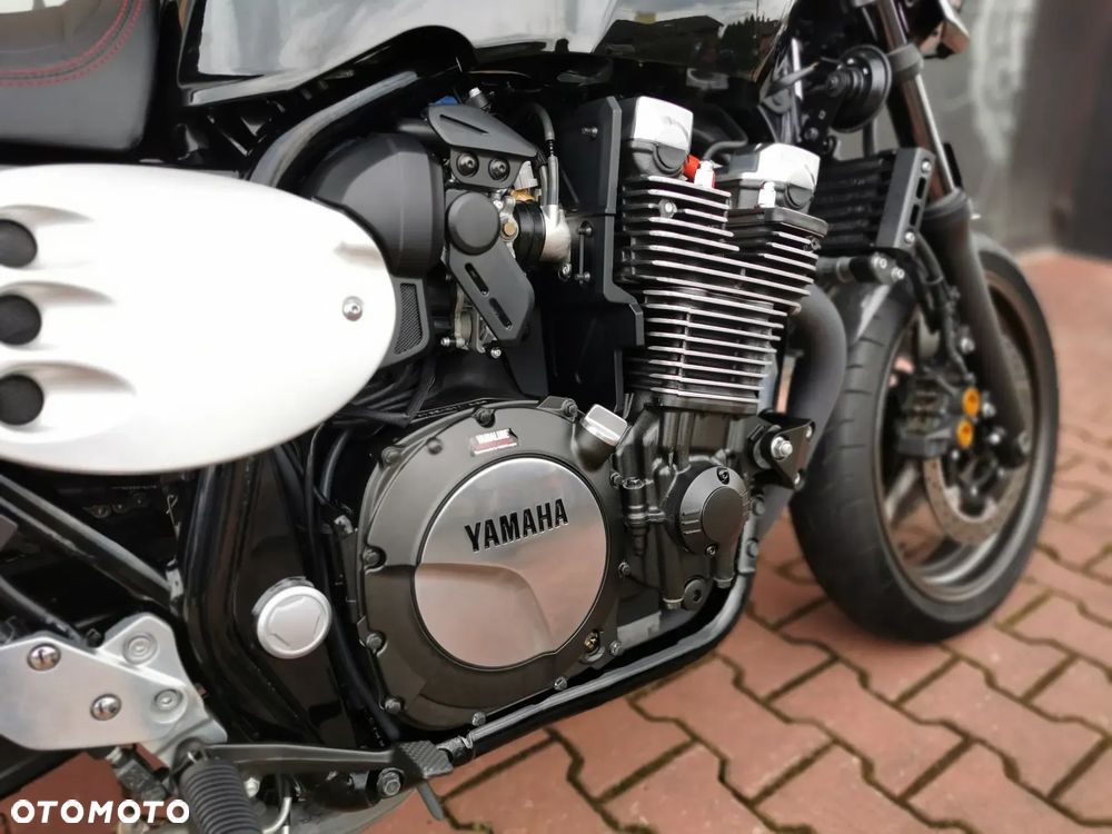 Yamaha XJR - 8