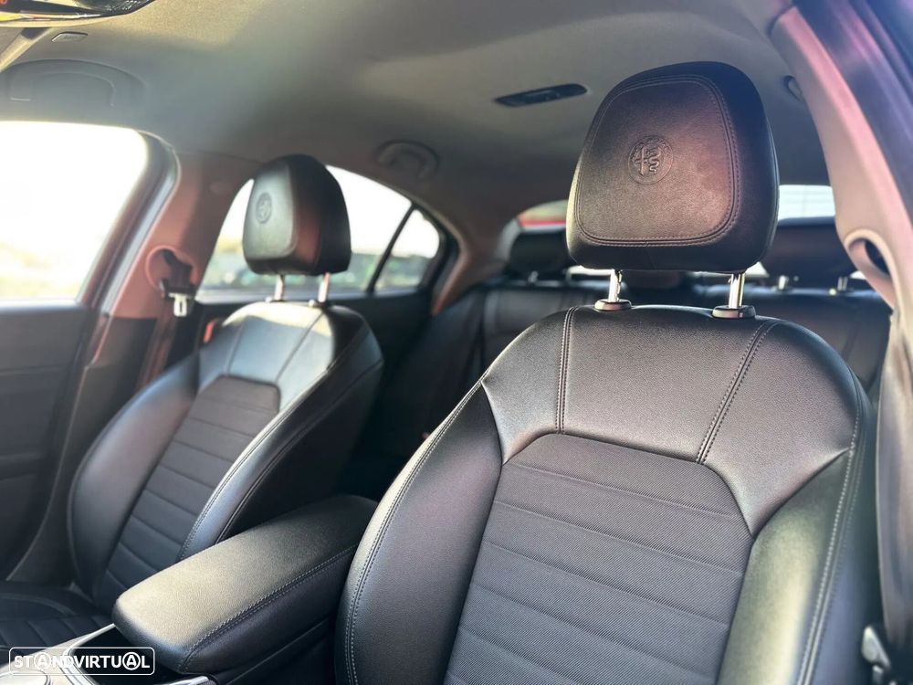 Alfa Romeo Giulia 2.2 D Sprint AT8 - 26