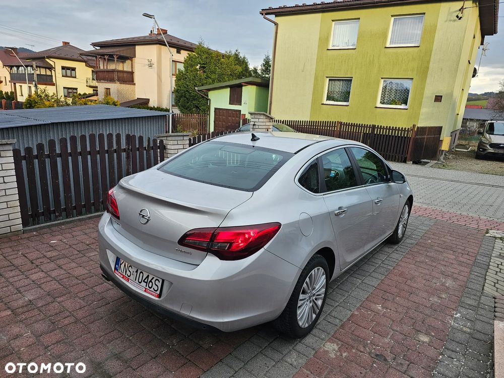 Opel Astra 1.4 T Cosmo - 4