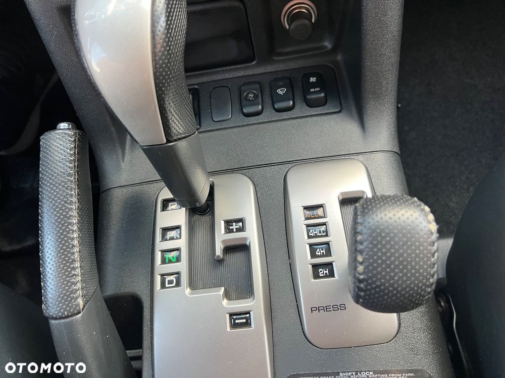 Mitsubishi Pajero 3.5 V6 GDI 7os (lea) - 17