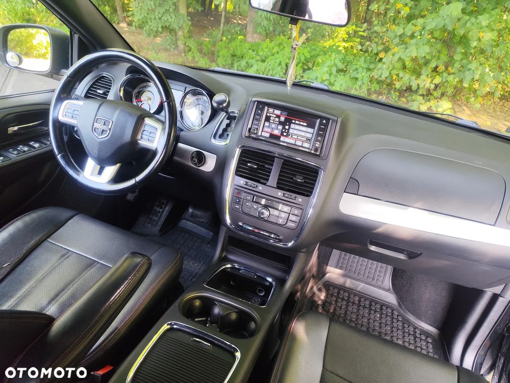 Dodge Grand Caravan 3.6 R/T - 9