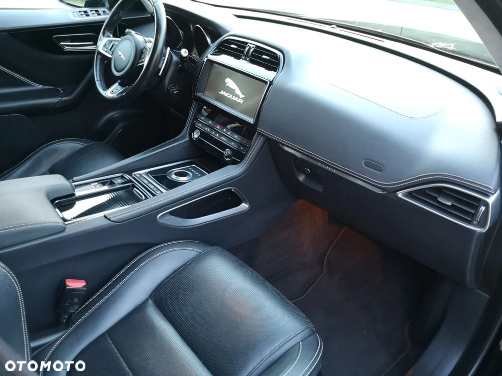 Jaguar F-Pace 20d AWD R-Sport - 37