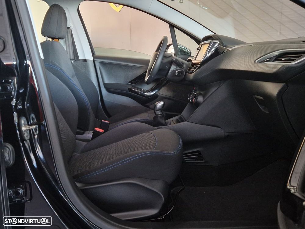 Peugeot 208 1.2 PureTech Signature - 19