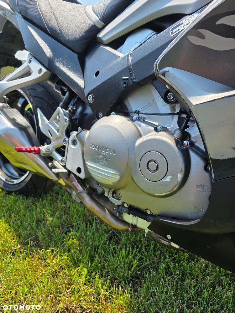Honda VFR - 13