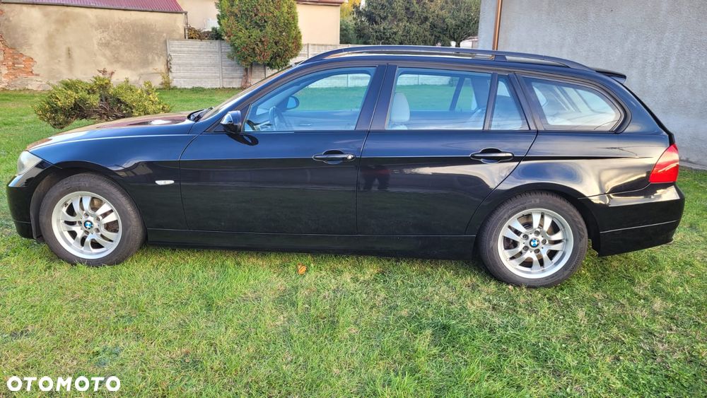 BMW Seria 3 318i - 4