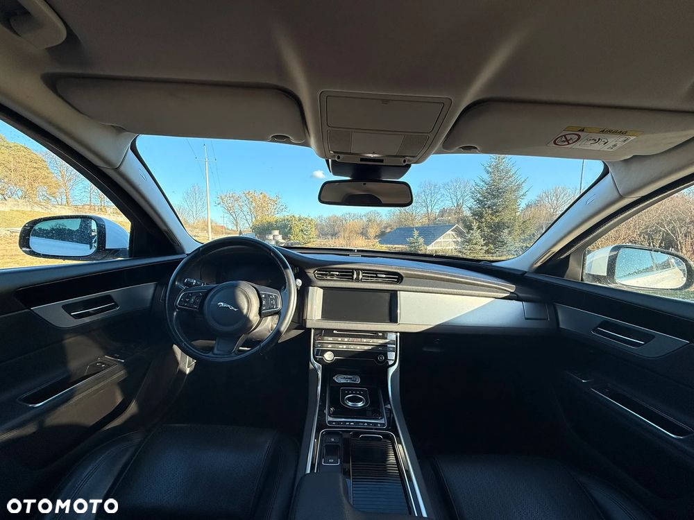 Jaguar XF 2.0 i4D Prestige - 9