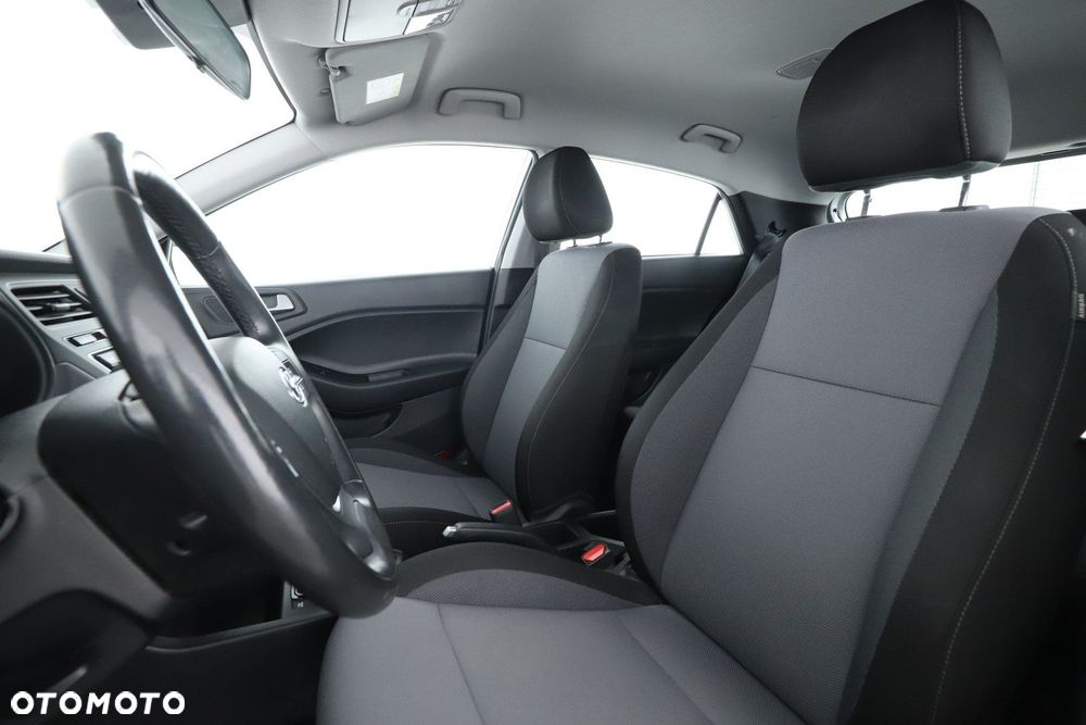 Hyundai i20 - 24