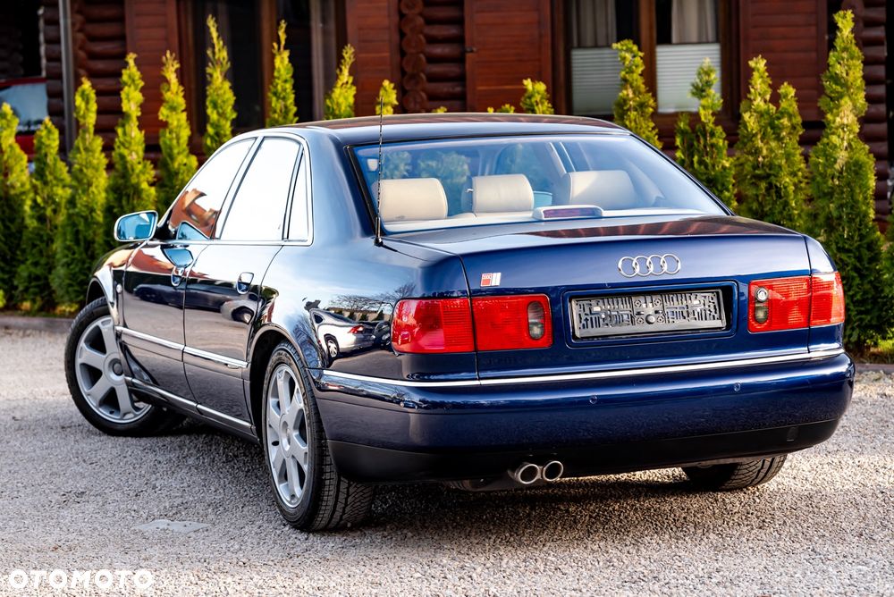 Audi S8 - 8