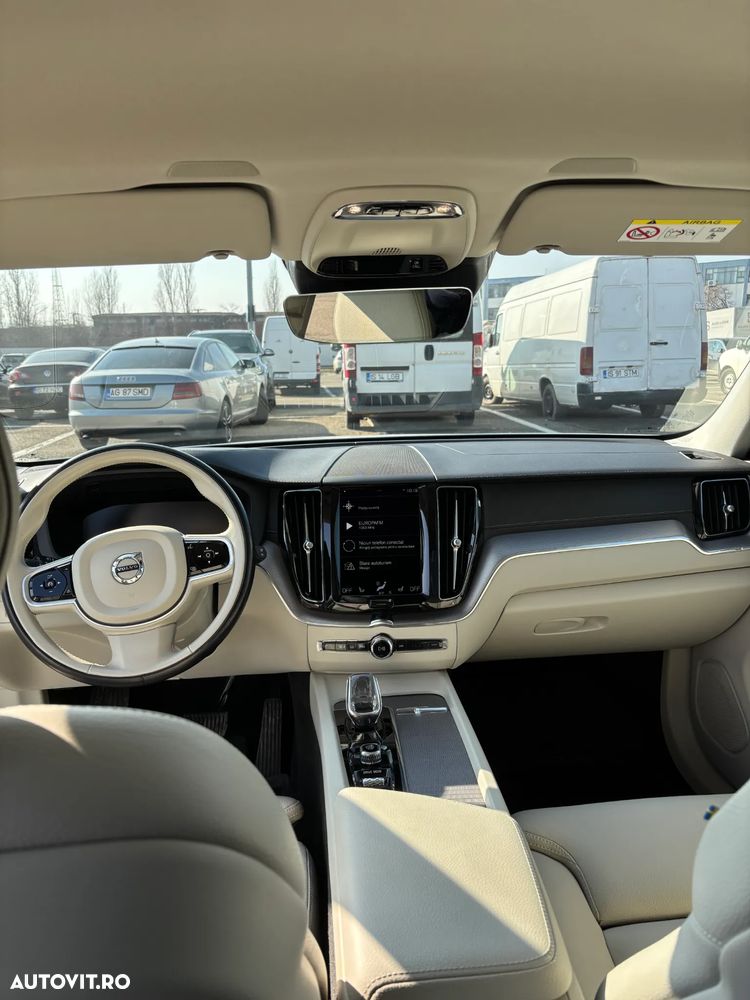 Volvo XC 60 B4 D Plus Dark - 10