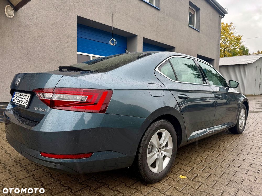 Skoda Superb 2017 photo 5