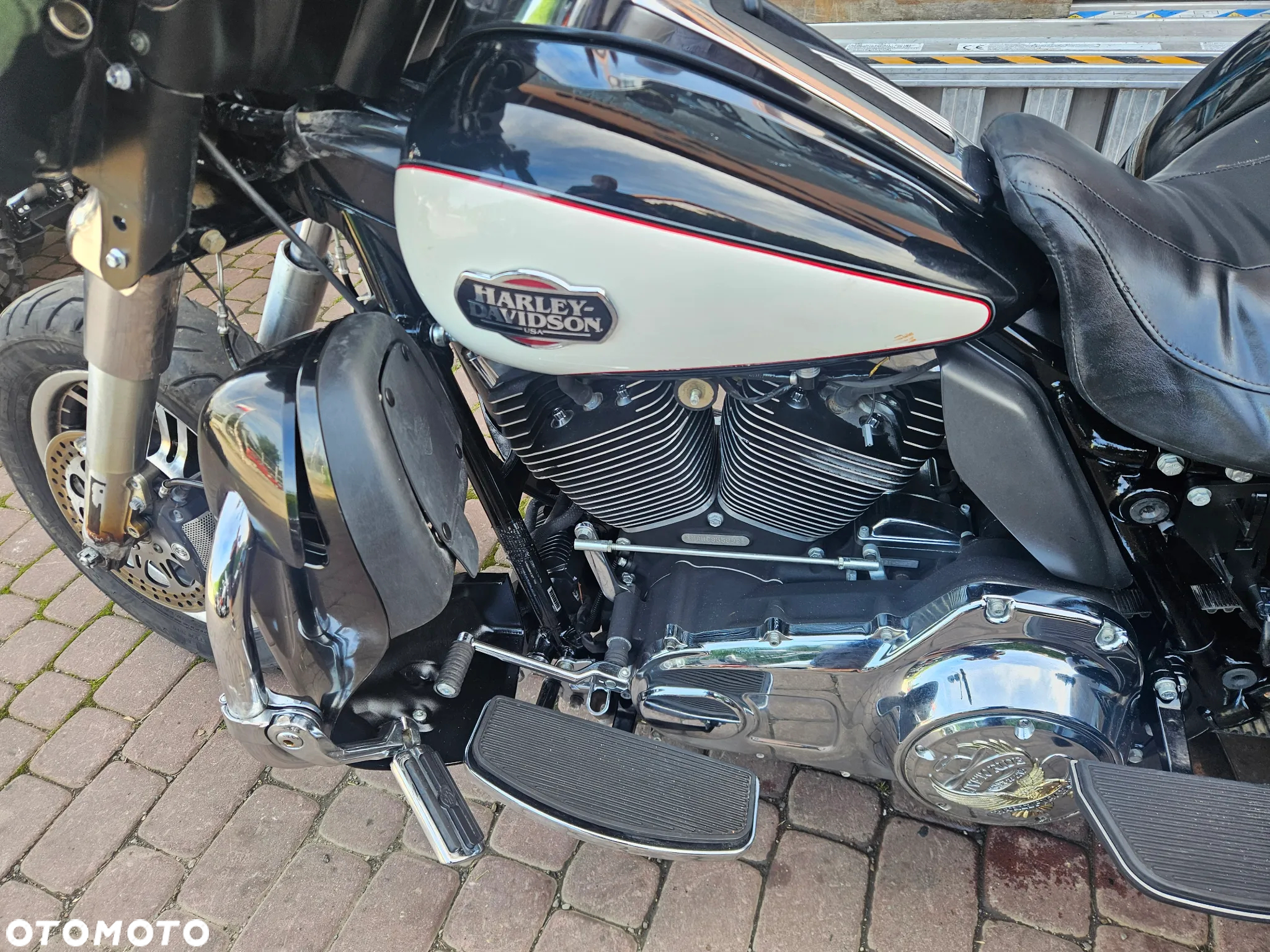 Harley-Davidson FLH Electra Glide - 11