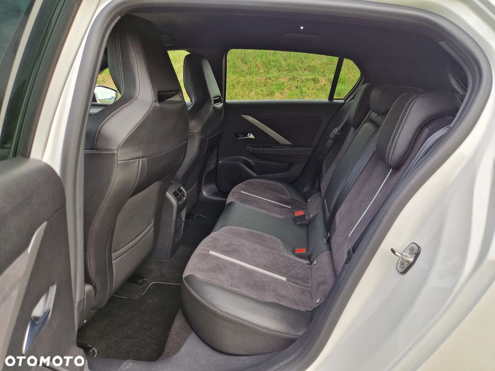 Opel Astra 1.6 T Plug-in Hybrid GSe - 14
