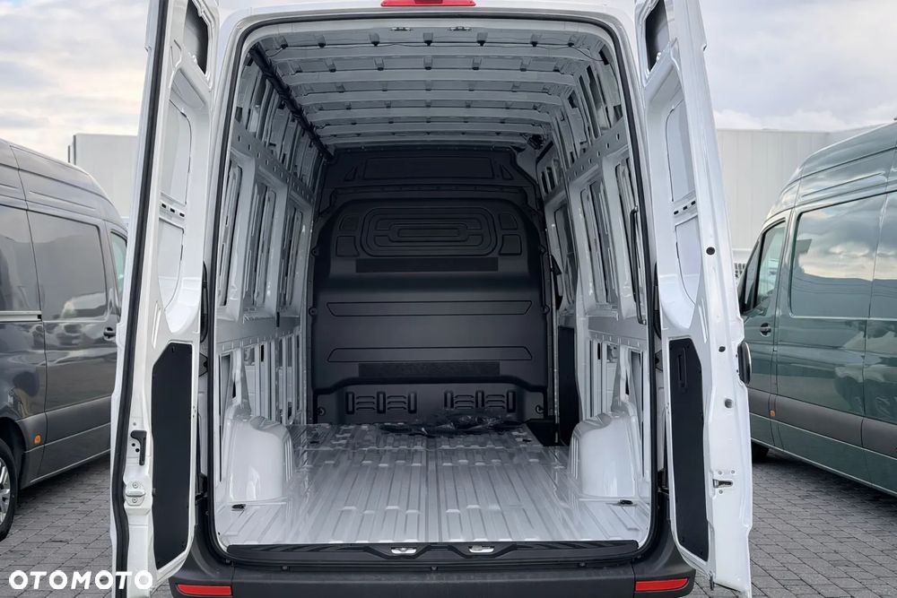Mercedes-Benz Sprinter - 4