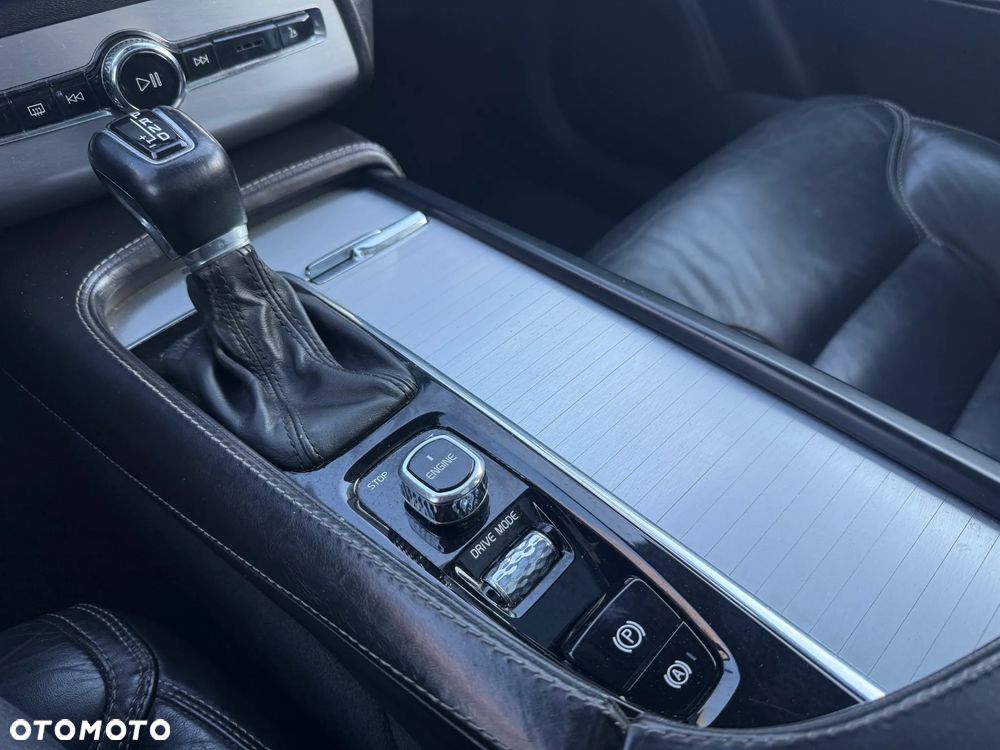 Volvo XC 90 - 23