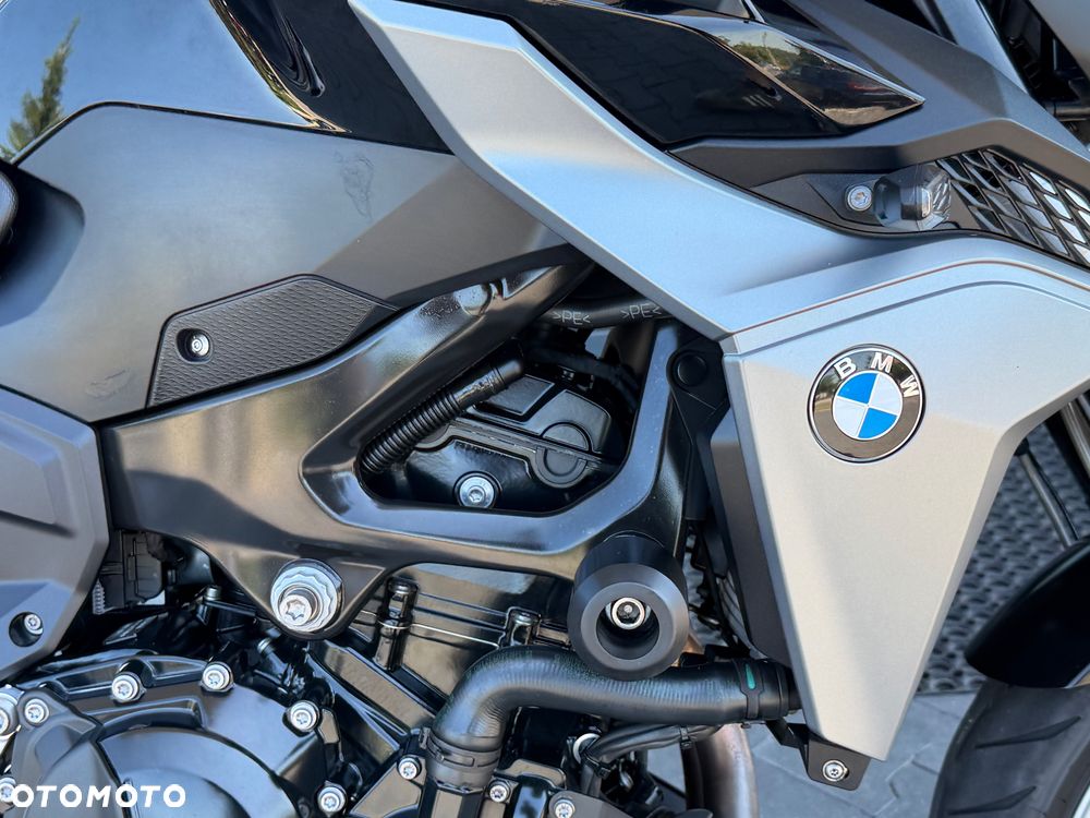 BMW F - 17