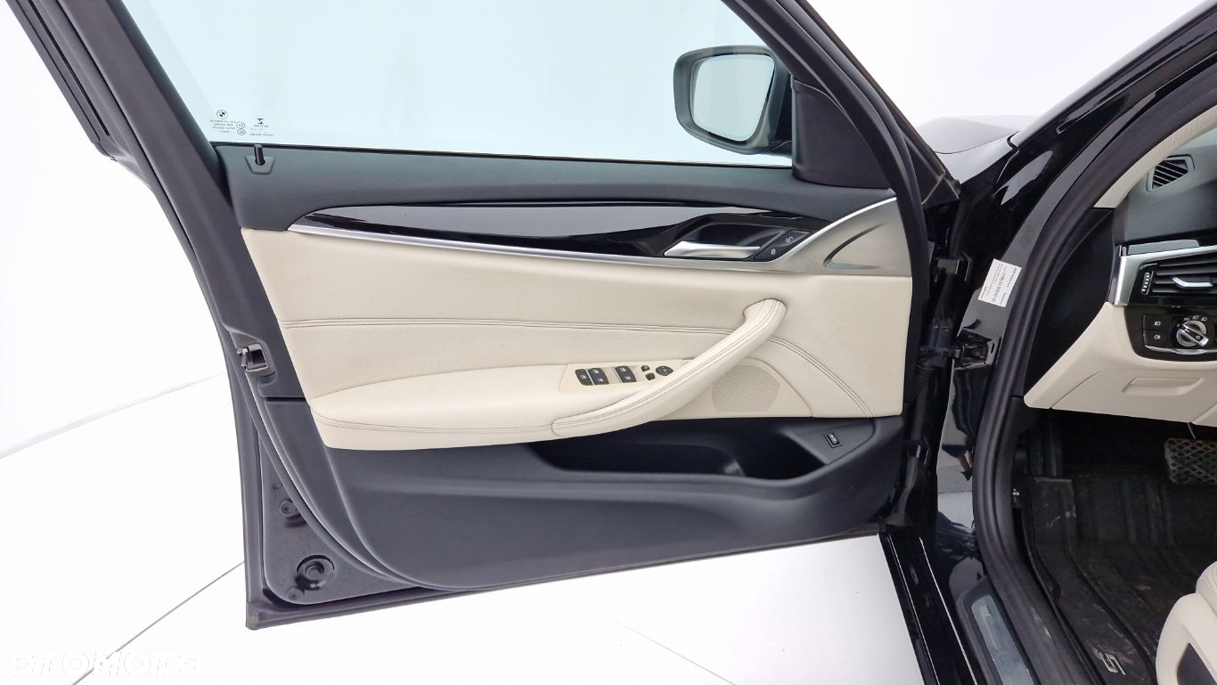 BMW Seria 5 520i Luxury Line - 14