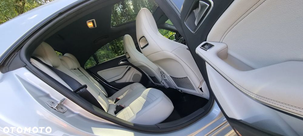 Mercedes-Benz CLA 200 7G-DCT Urban - 23