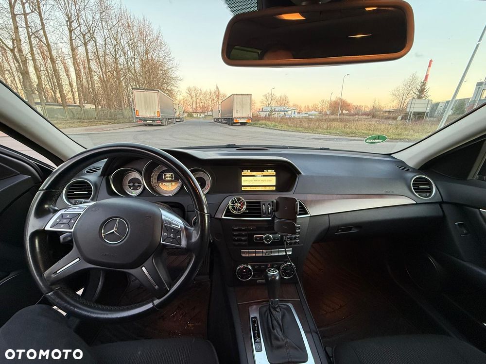 Mercedes-Benz Klasa C 180 CGI Automatik BlueEFFICIENCY Elegance - 6