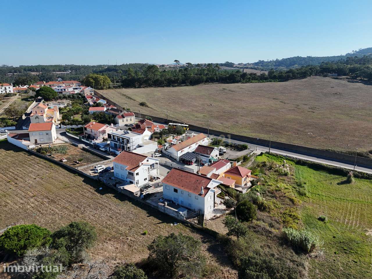 Moradia T7 de dois pisos com garagem, jardim e anexos | Terreno  894 m - Grande imagem: 4/49