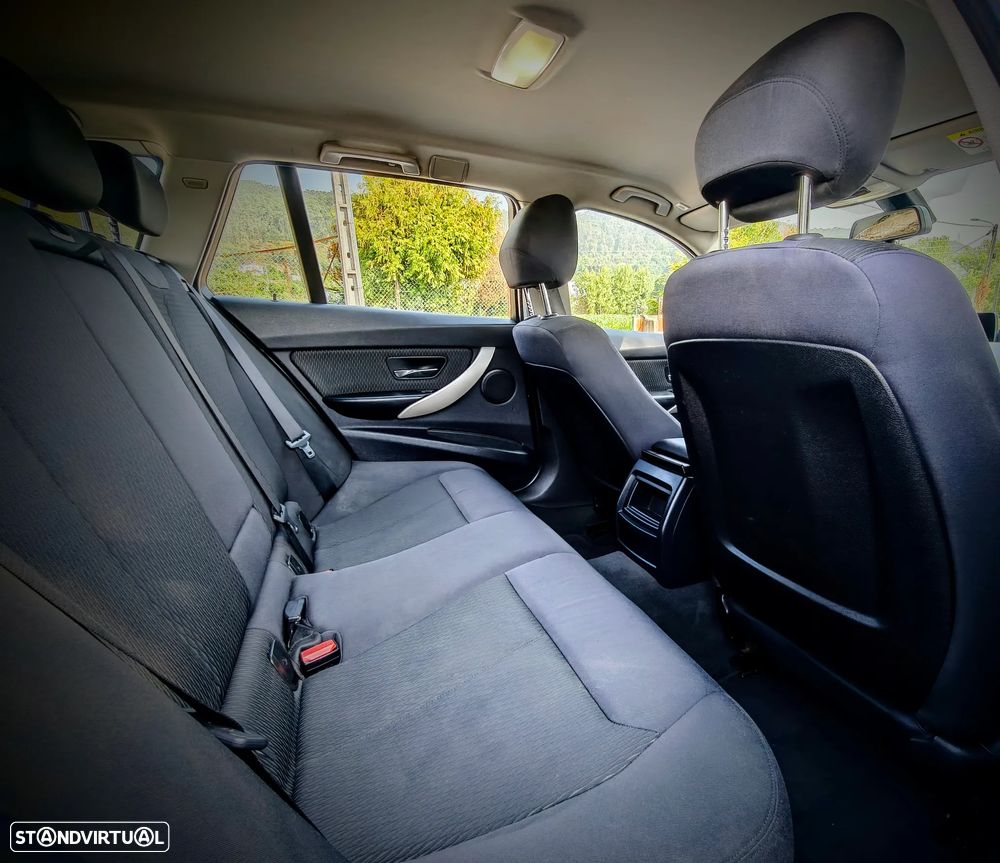 BMW 320 d Pack M - 11