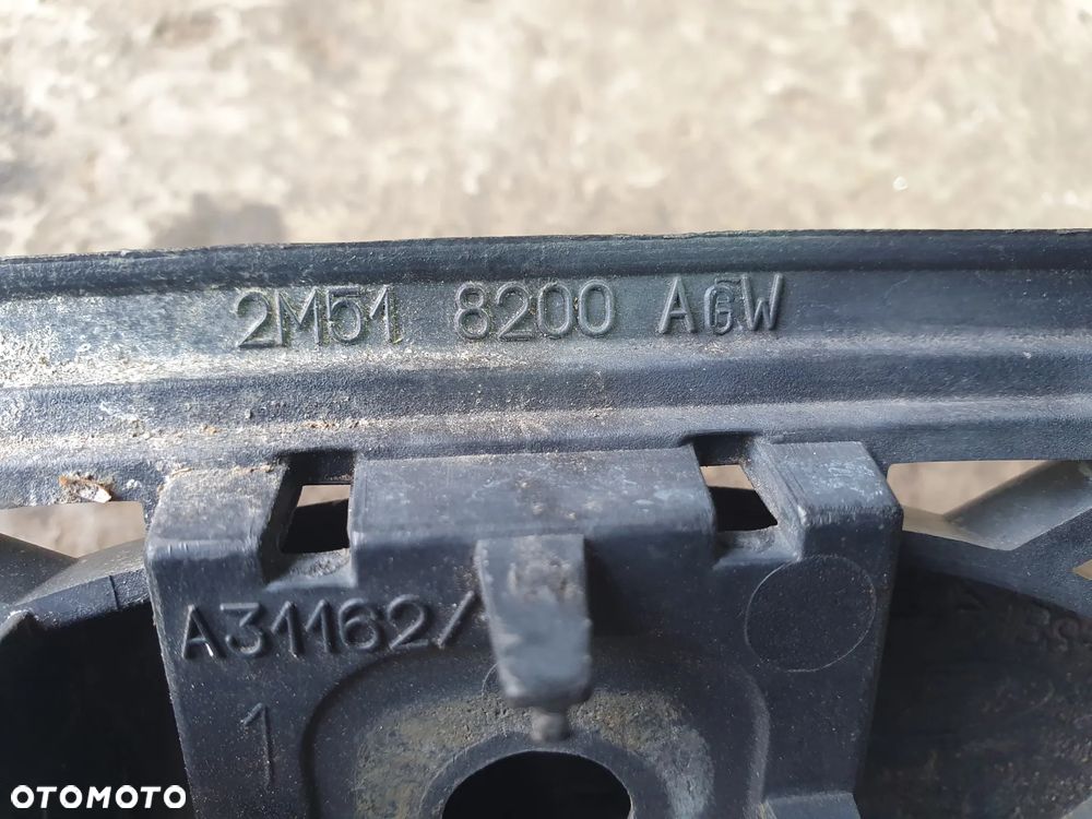 FORD FOCUS I MK1 GRILL PRZEDNIA ATRAPA PRZÓD EMBLEMAT 2M51-8200-AGW - 9