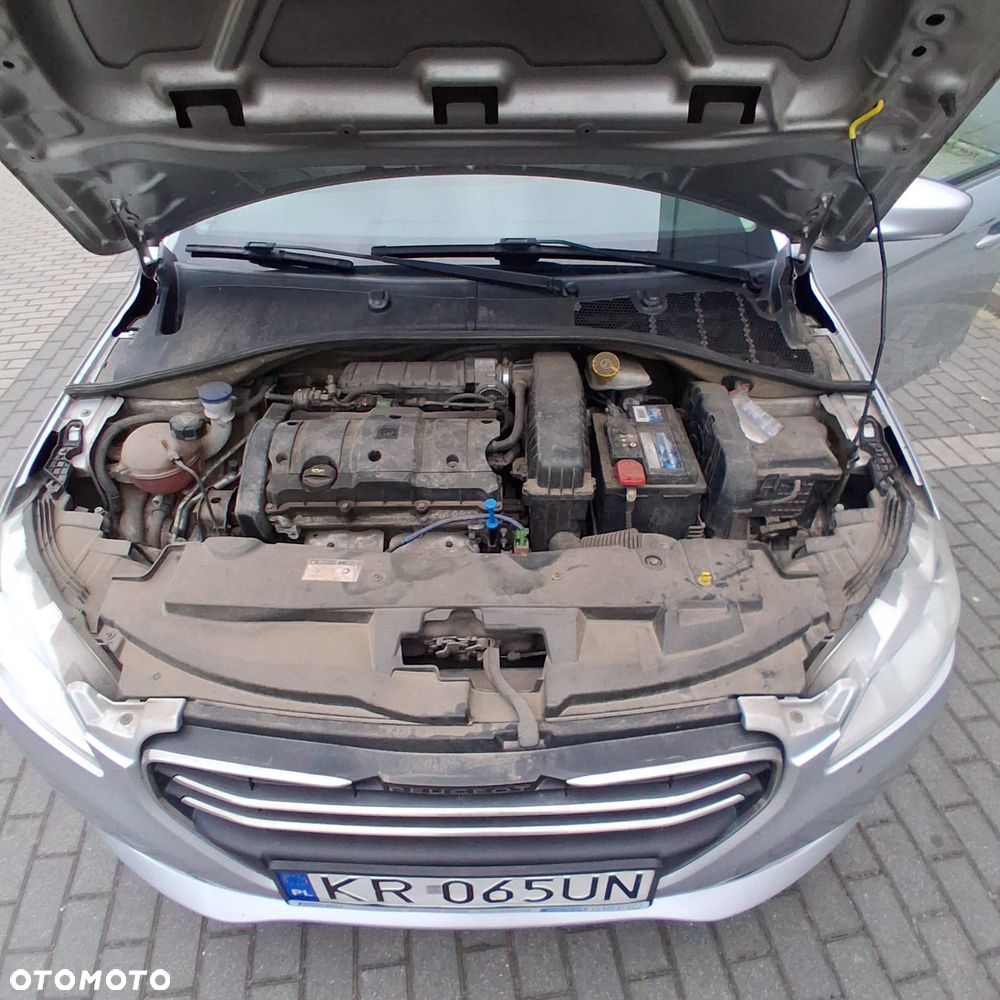 Peugeot 301 1.6 VTi Allure - 2