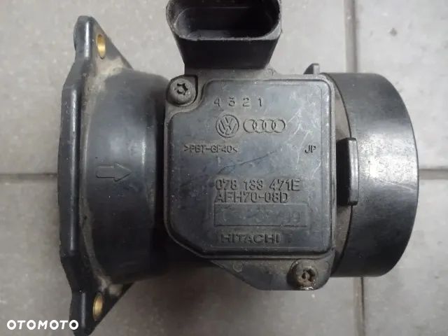 Przepływomierz powietrza Audi 078133471E - 1