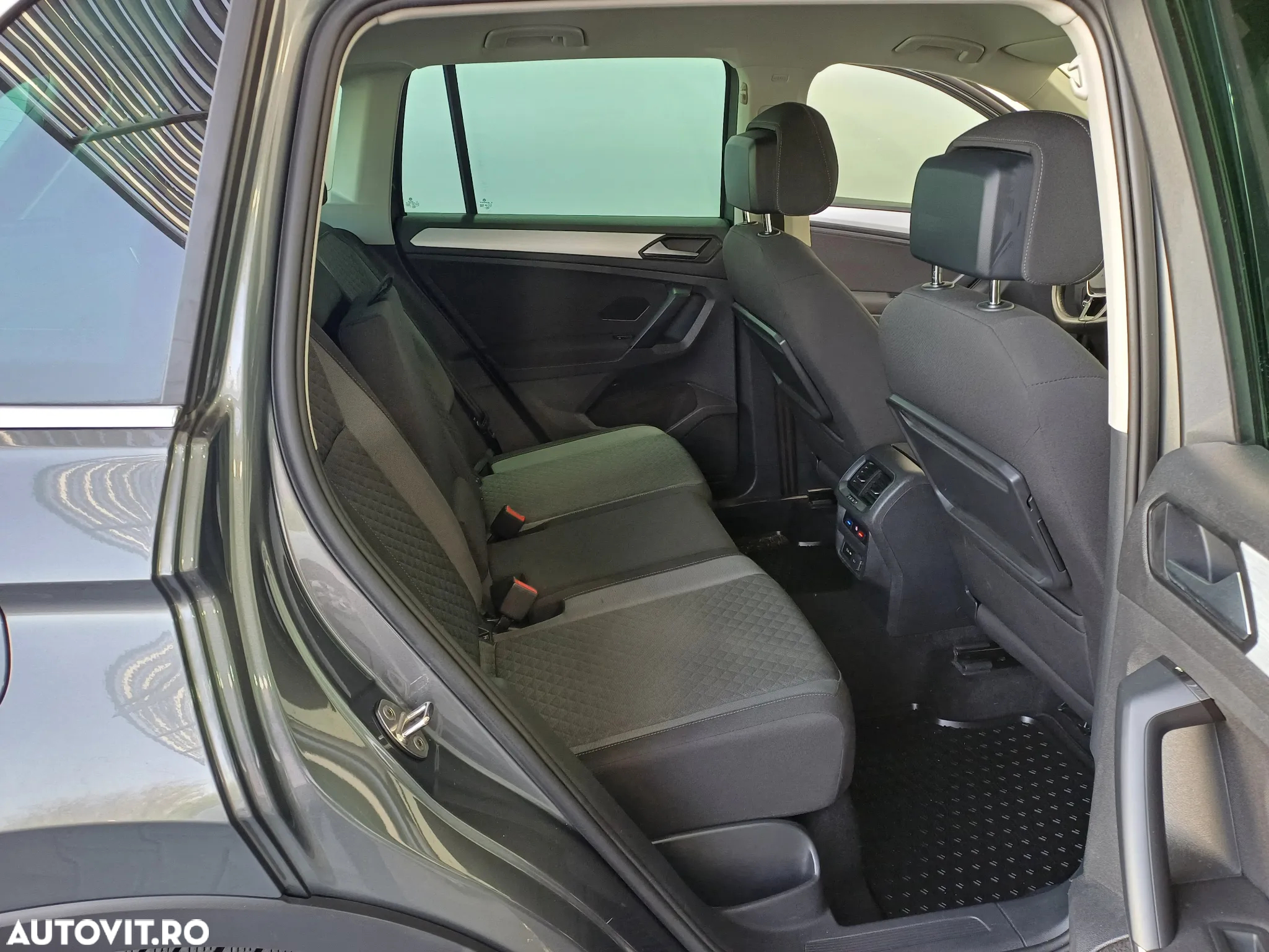 Volkswagen Tiguan 2.0 TDI 4Mot DSG Comfortline - 28