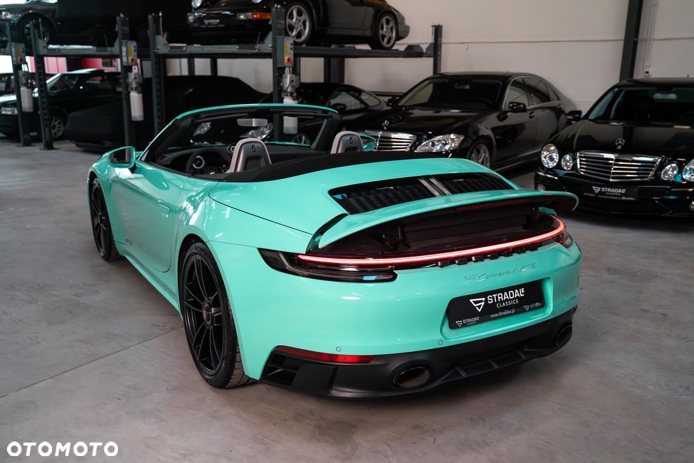 Porsche 911 Carrera 4 GTS - 25