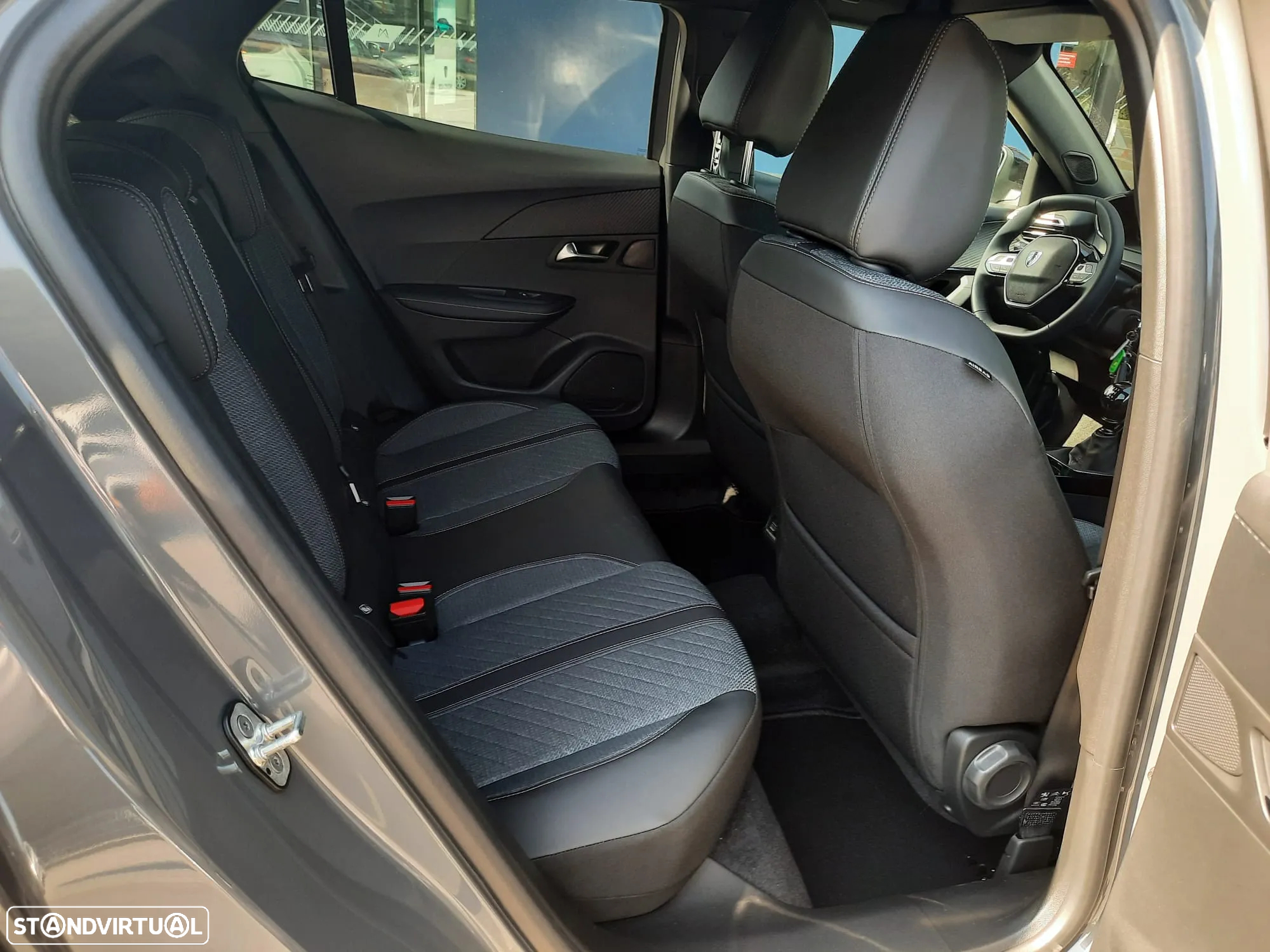 Peugeot e-2008 50 kWh Allure - 9