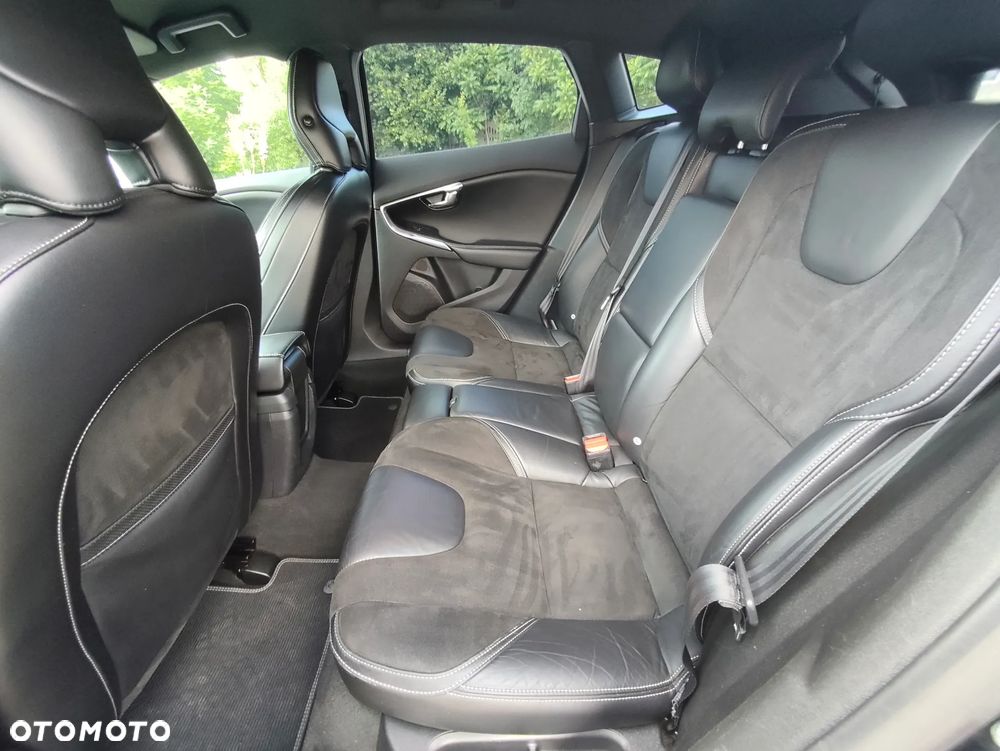 Volvo V40 D2 R Design - 17