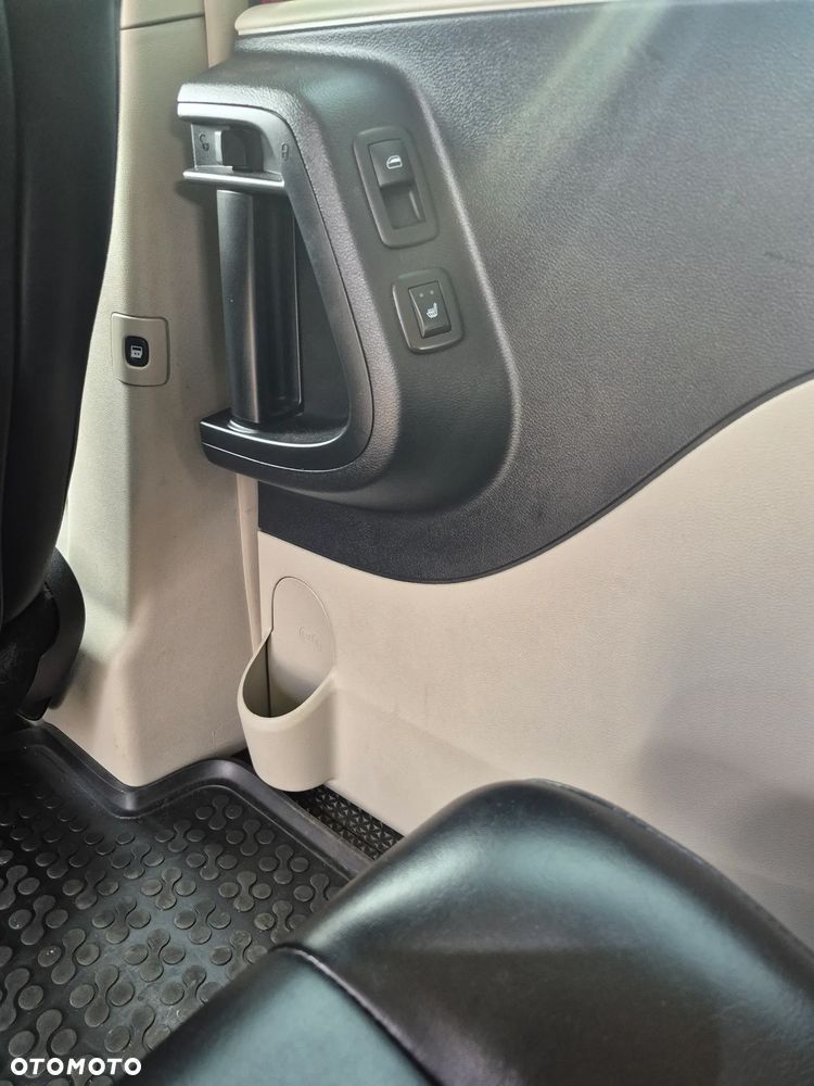 Chrysler Town & Country 3.6 Limited - 12