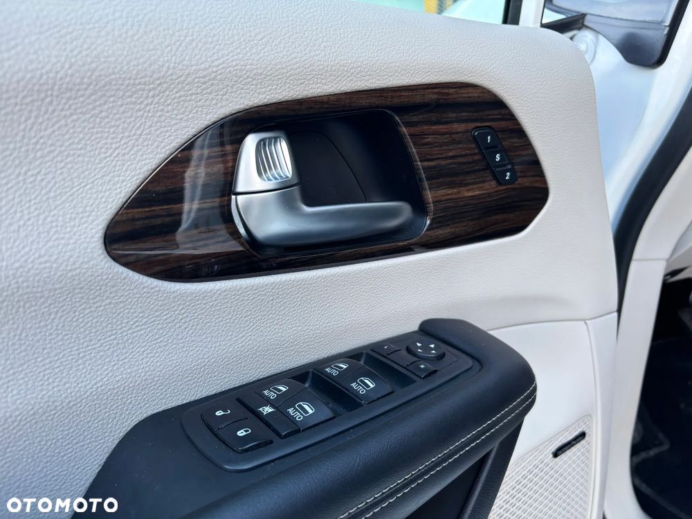 Chrysler Pacifica - 27