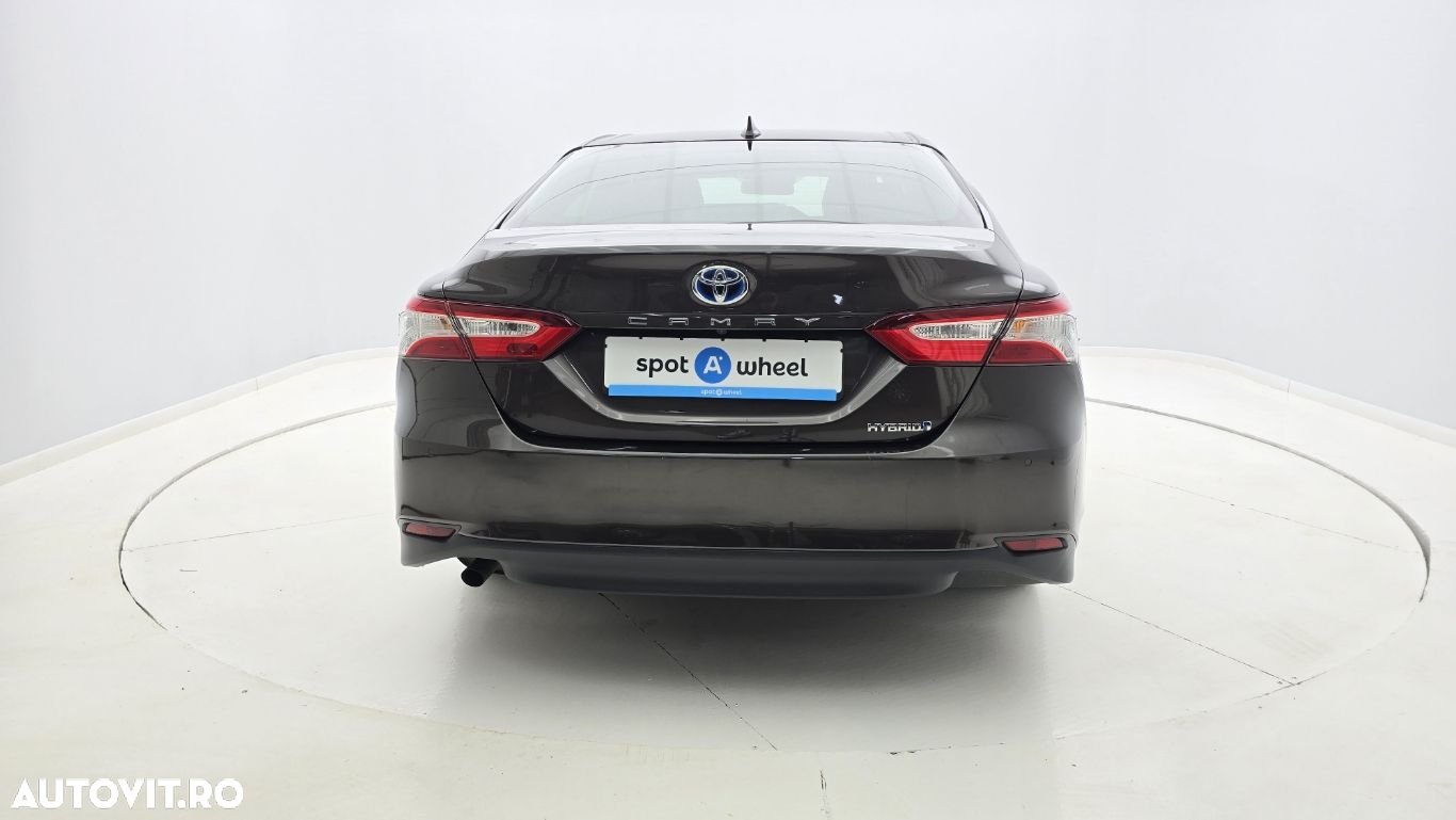 Toyota Camry - 8