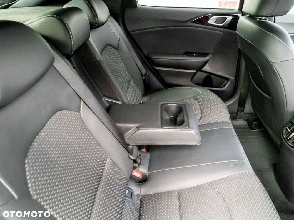Kia XCeed 1.6 T-GDI L Business Line DCT - 25