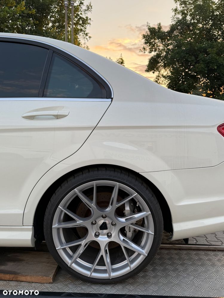 Mercedes-Benz Klasa C 63 AMG 7G-TRONIC - 17