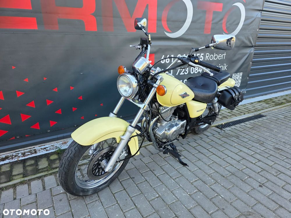 Suzuki GZ - 28